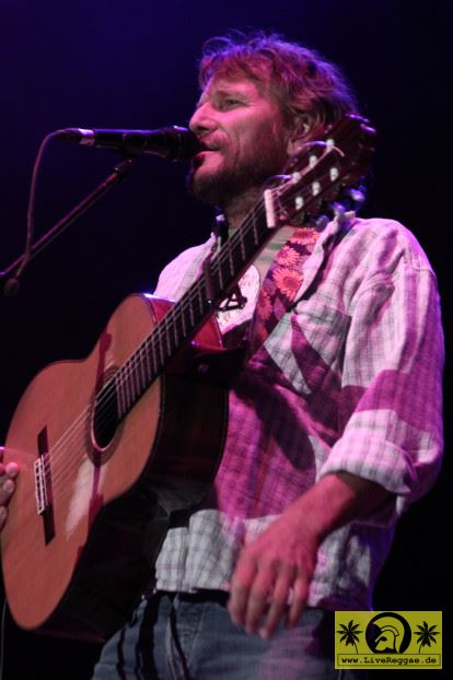 Hans Soellner (D) with Bayaman Sissdem 15. Chiemsee Reggae Festival - Übersee - Main Stage 15. August 2009 (8).JPG